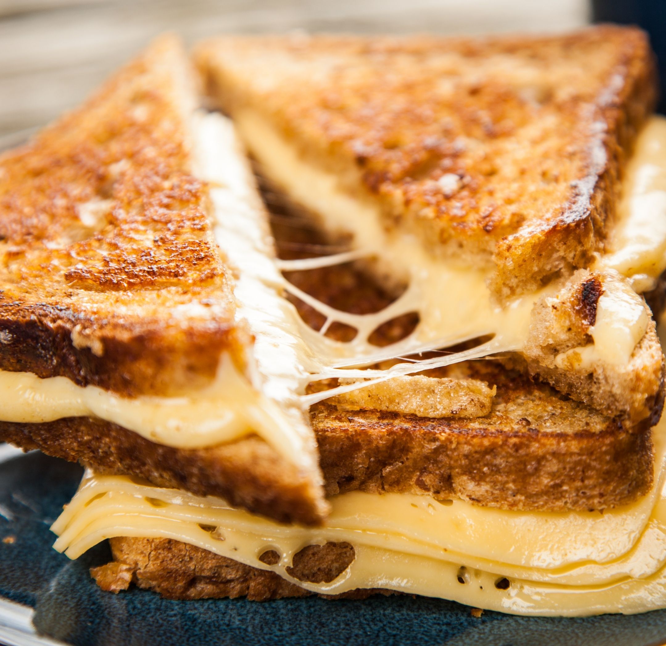 BEYAZ PEYNİRLİ TOST Fotoğrafı